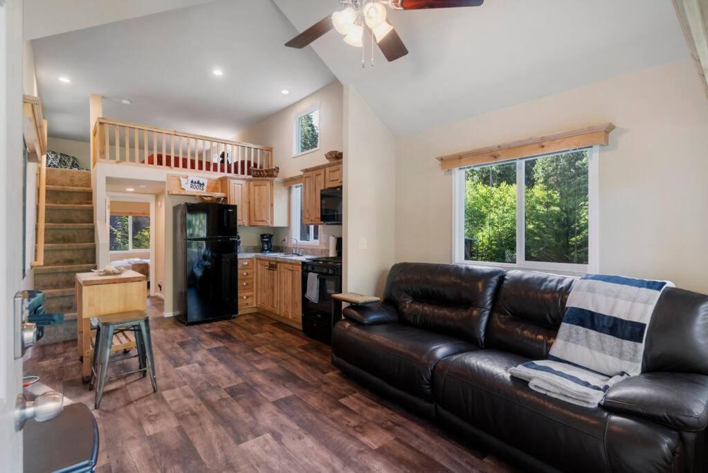 New Tiny Home Steps Away From Mt. Rainier Ashford Exterior photo